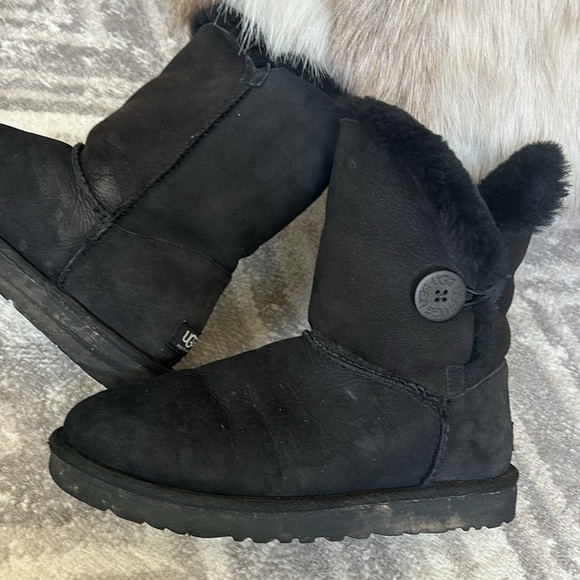 UGG Australia Black Bailey Button II Short Boots size 9 - Picture 5 of 9